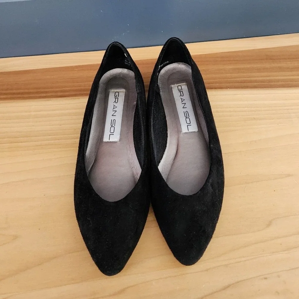 90s Black Velour Flats‎